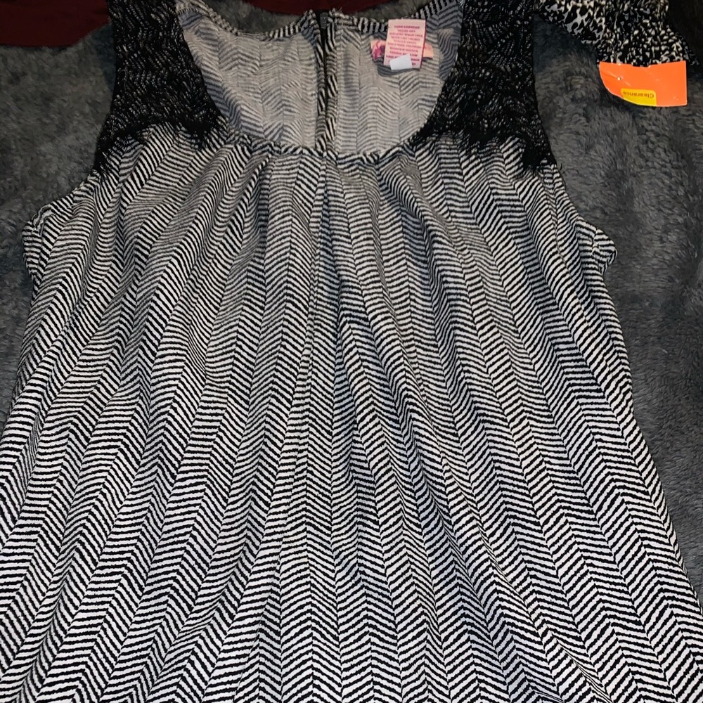 Juniors tanktop barely worn